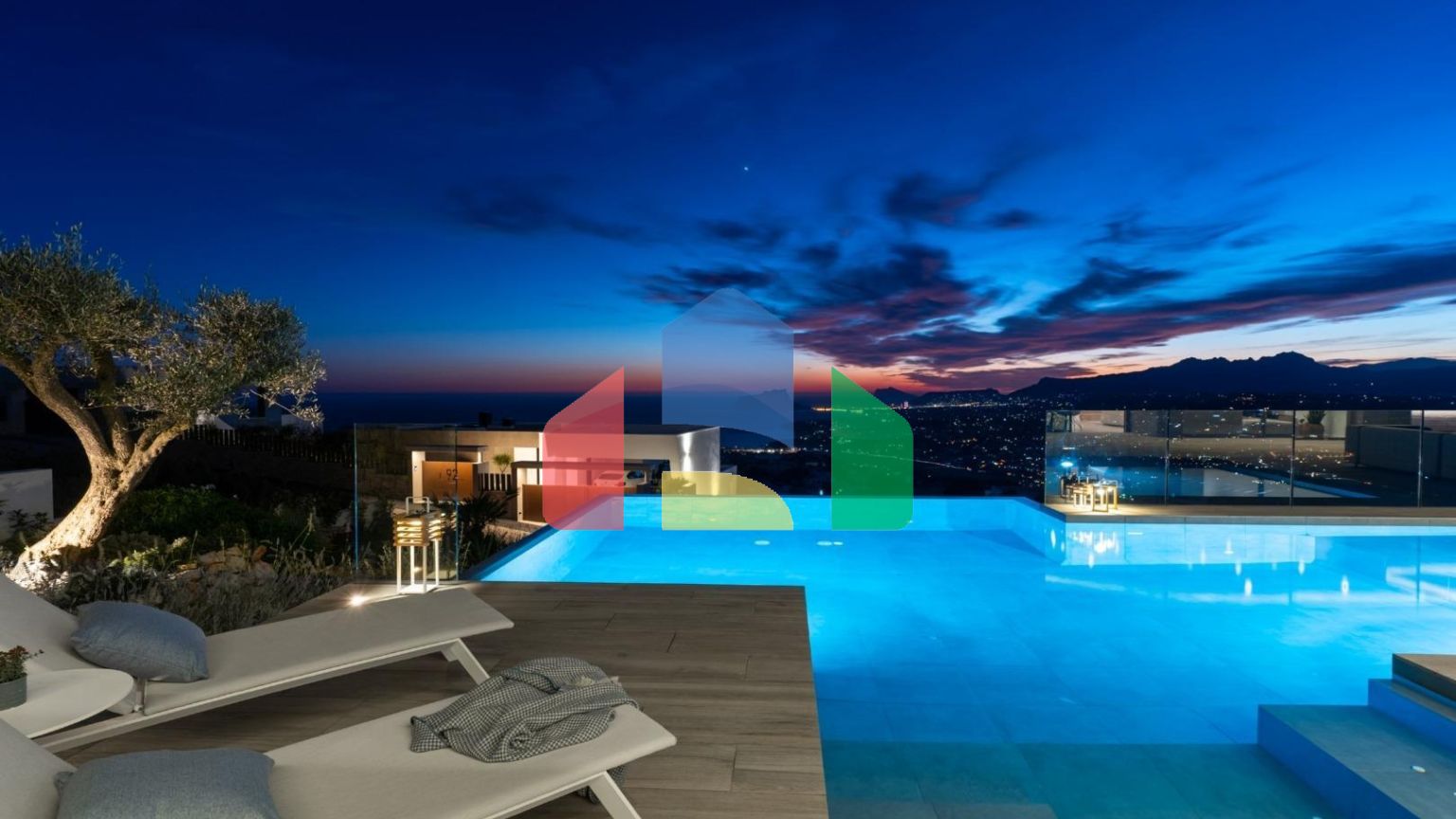 НОВАЯ ВИЛЛА КЛАССА ЛЮКС В КУМБРЕ-ДЕЛЬ-СОЛЬ