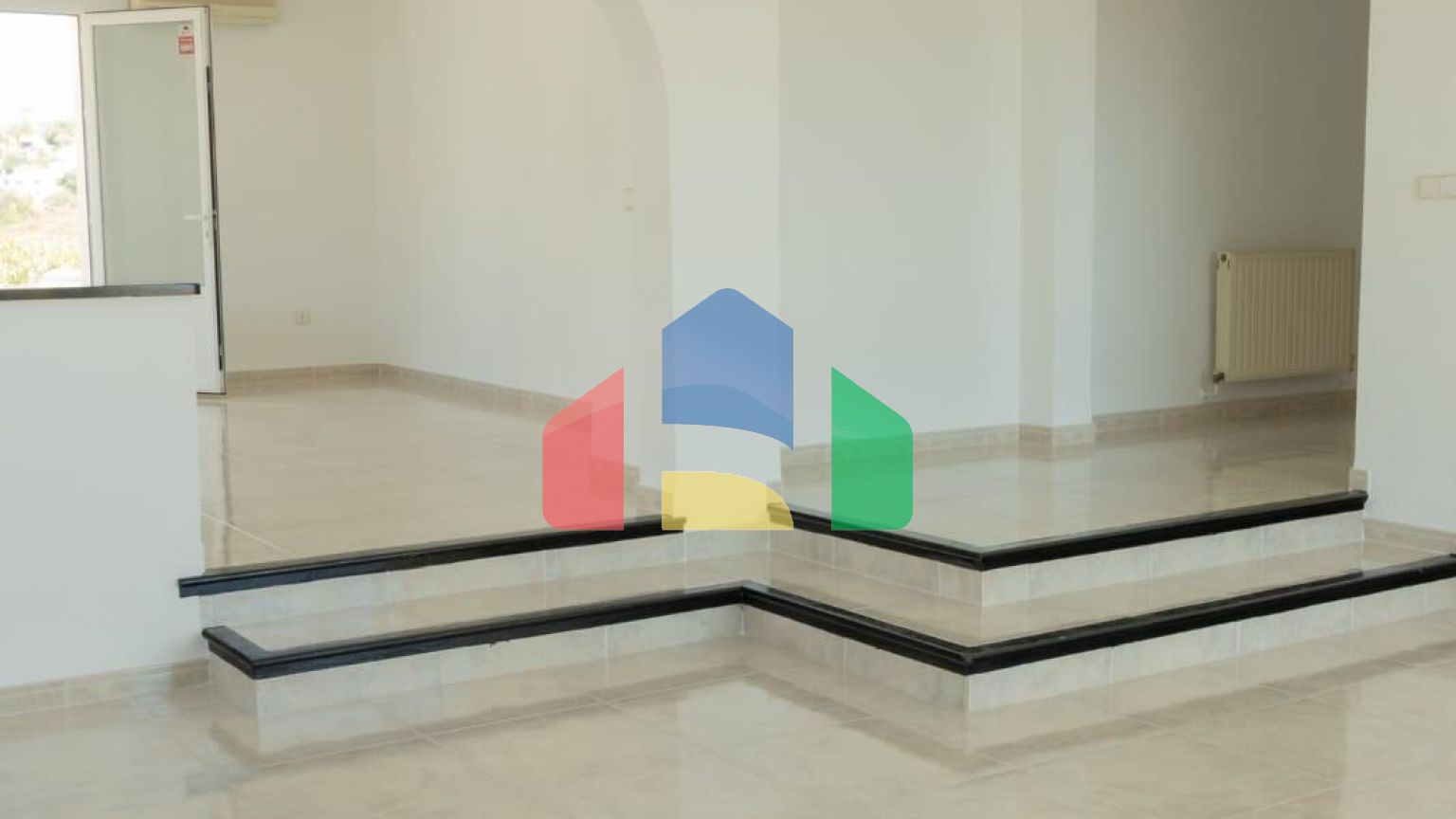 Просторная вилла с видом на море