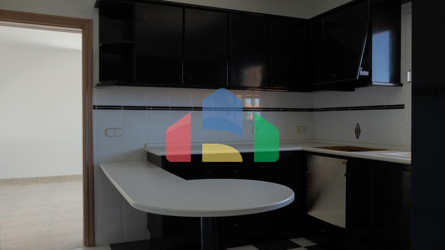 Просторная вилла с видом на море