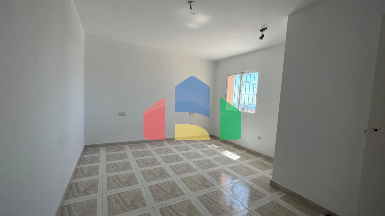 Просторная вилла с видом на море