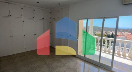 Просторная вилла с видом на море Просторная вилла с видом на море