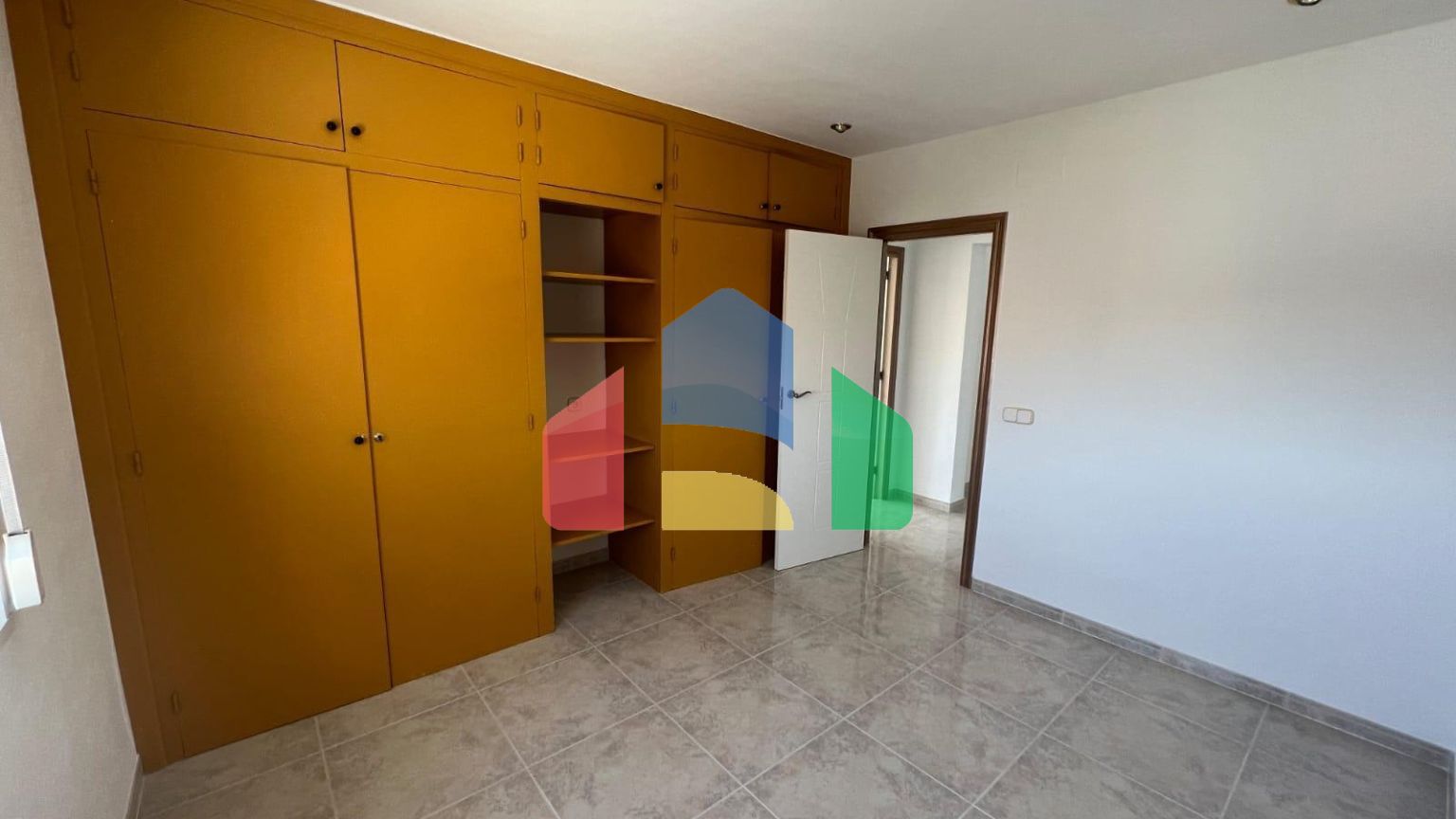 Просторная вилла с видом на море