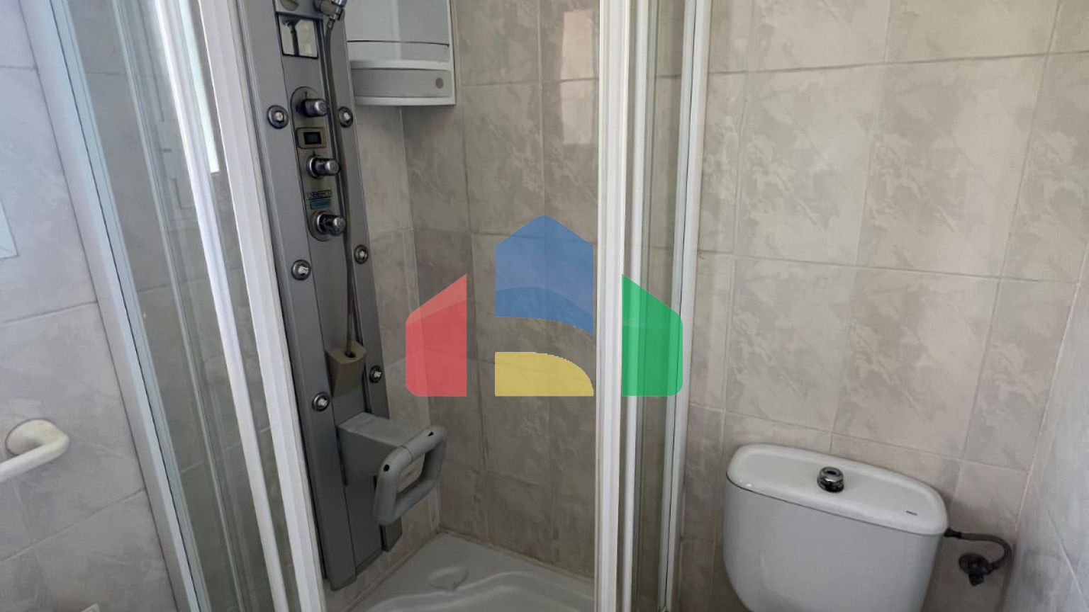 Просторная вилла с видом на море