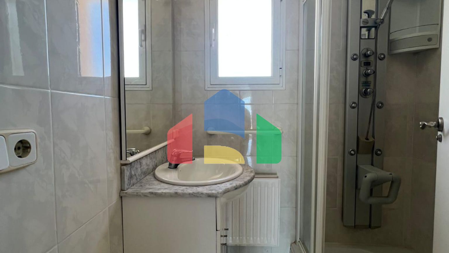 Просторная вилла с видом на море