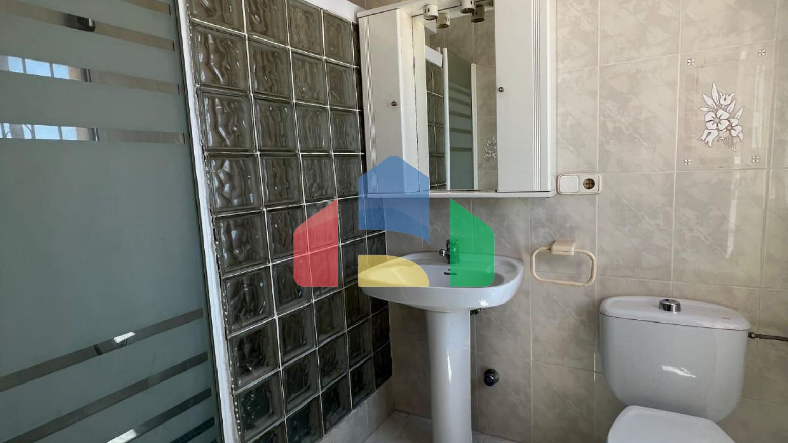 Просторная вилла с видом на море