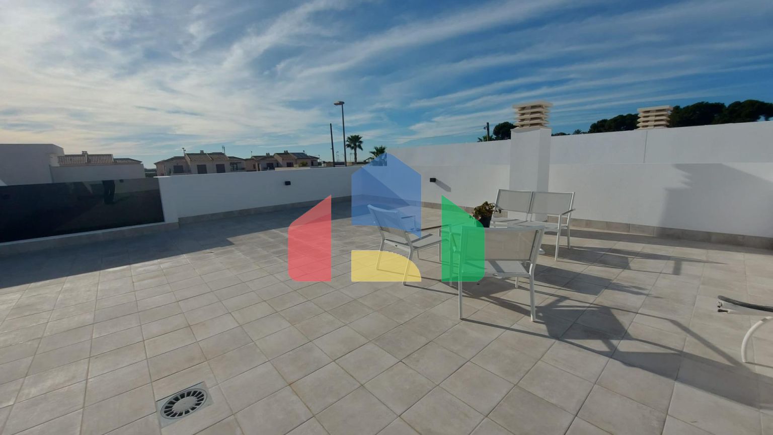 НОВЫЕ ВИЛЛЫ В РОЛДАНЕ