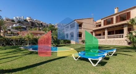 Exceptional Beachfront Villa: Luxury Steps Away from the Beach