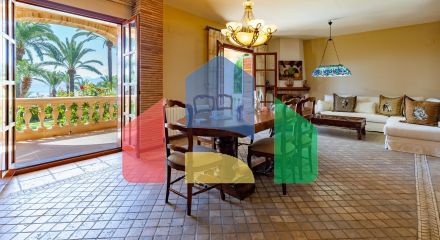 Exceptional Beachfront Villa: Luxury Steps Away from the Beach