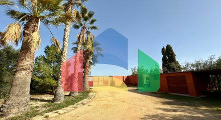 Великолепная вилла с сельскохозяйственным участком площадью 30 000 м и туристической лицензией.