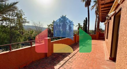 Великолепная вилла с сельскохозяйственным участком площадью 30 000 м и туристической лицензией.