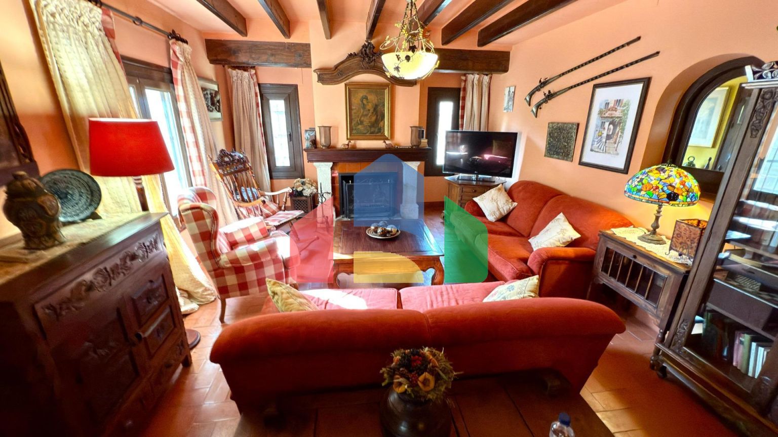 Великолепная вилла с сельскохозяйственным участком площадью 30 000 м и туристической лицензией.