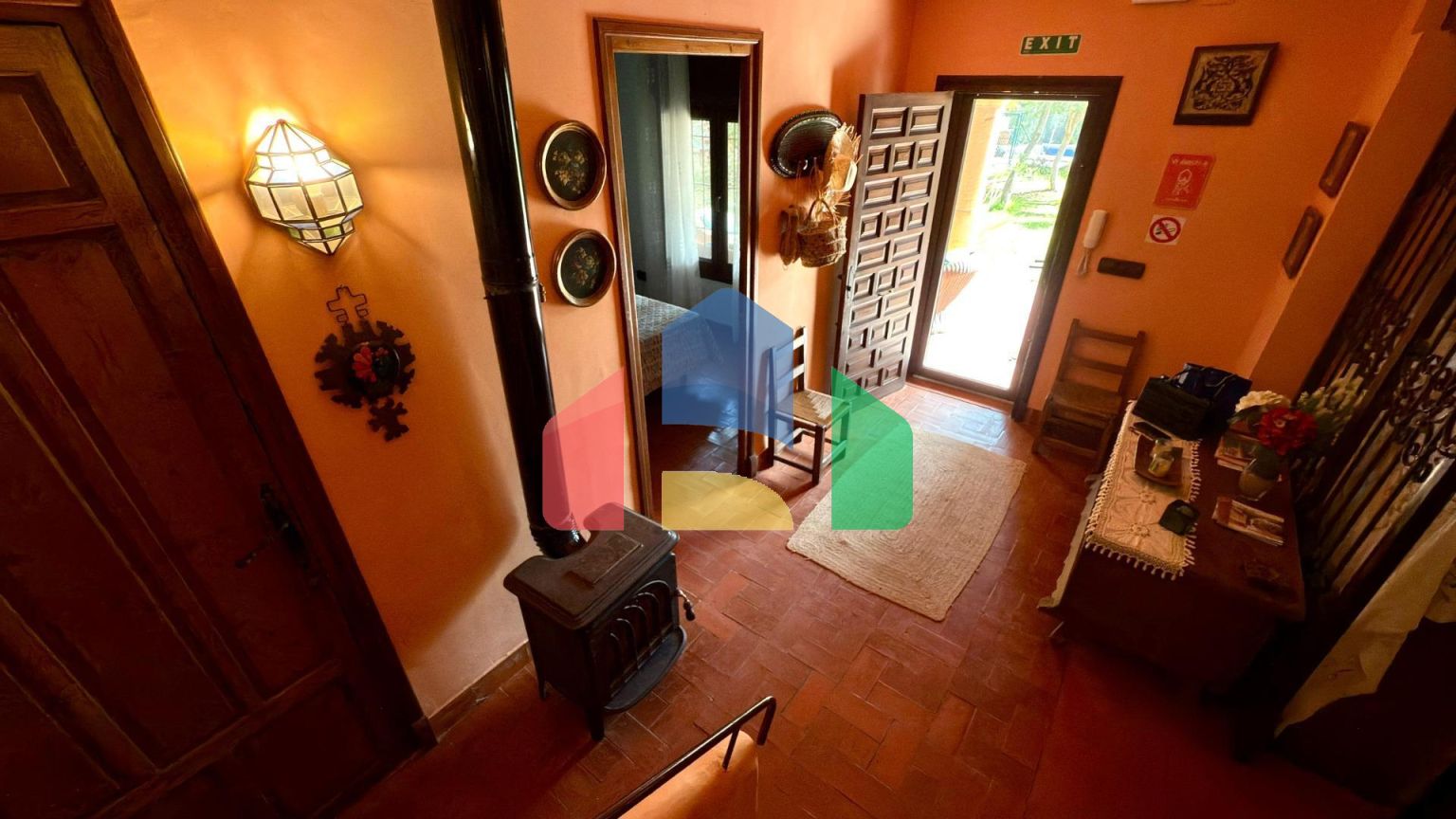 Великолепная вилла с сельскохозяйственным участком площадью 30 000 м и туристической лицензией.