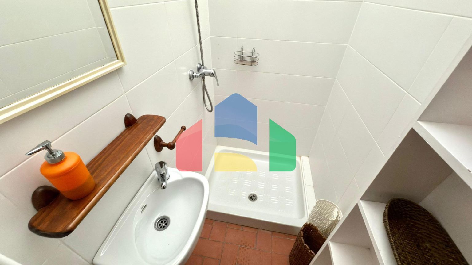 Великолепная вилла с сельскохозяйственным участком площадью 30 000 м и туристической лицензией.