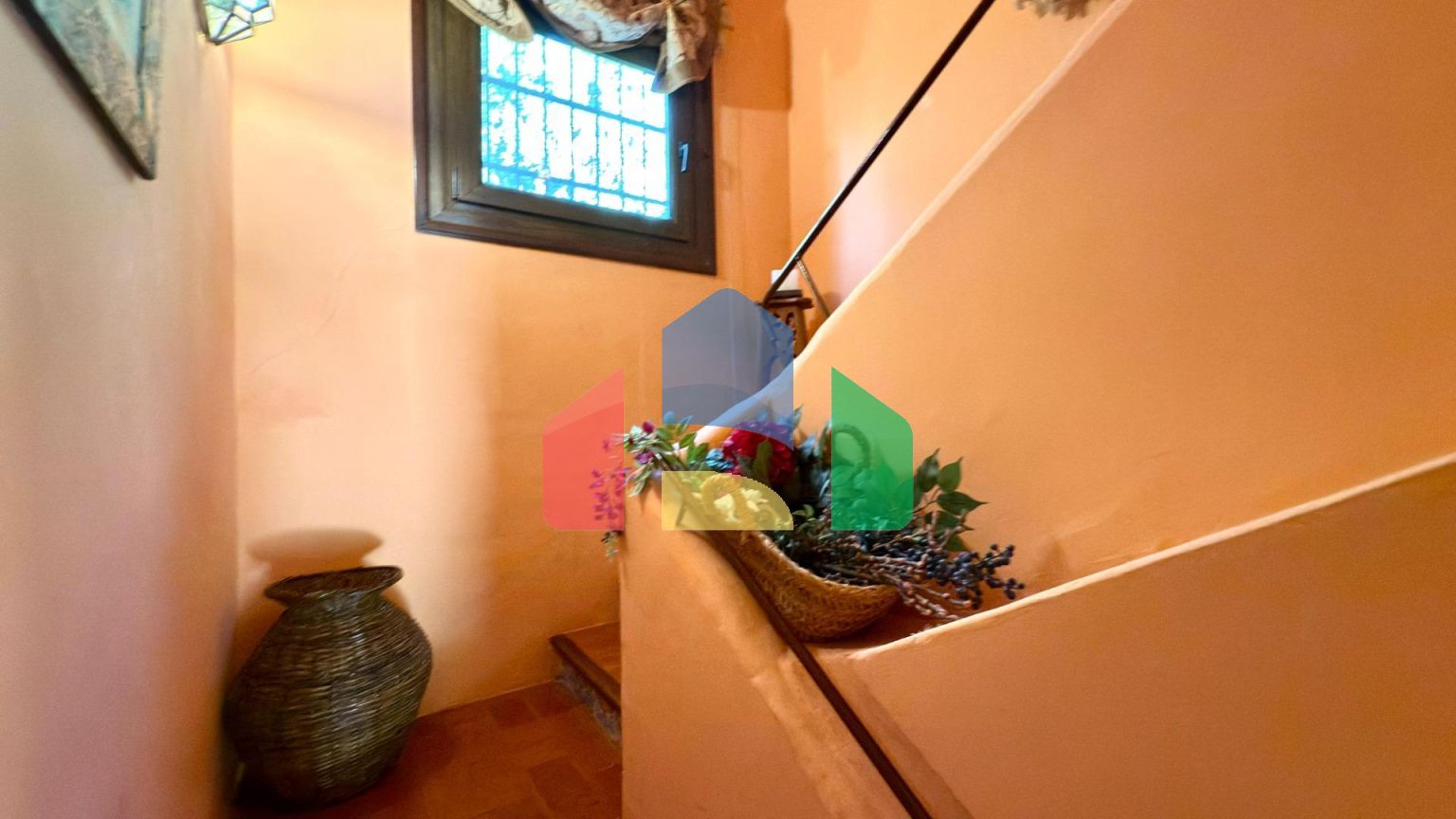 Великолепная вилла с сельскохозяйственным участком площадью 30 000 м и туристической лицензией.