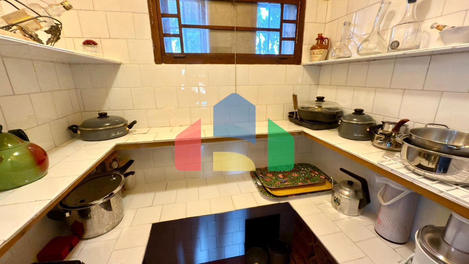 Великолепная вилла с сельскохозяйственным участком площадью 30 000 м и туристической лицензией.