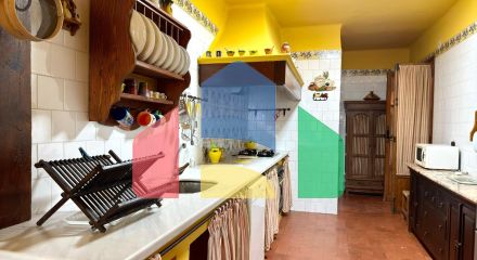 Великолепная вилла с сельскохозяйственным участком площадью 30 000 м и туристической лицензией.