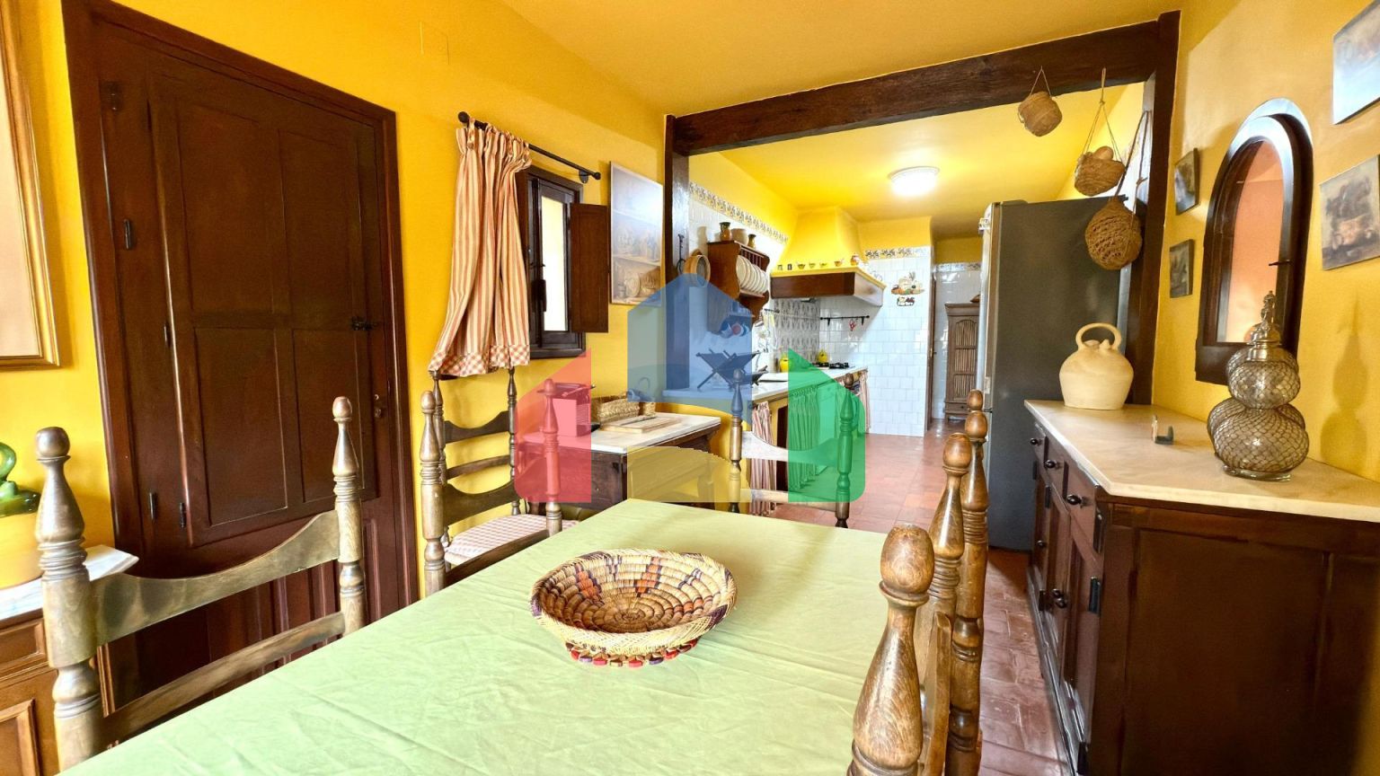 Великолепная вилла с сельскохозяйственным участком площадью 30 000 м и туристической лицензией.