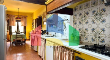 Великолепная вилла с сельскохозяйственным участком площадью 30 000 м и туристической лицензией.