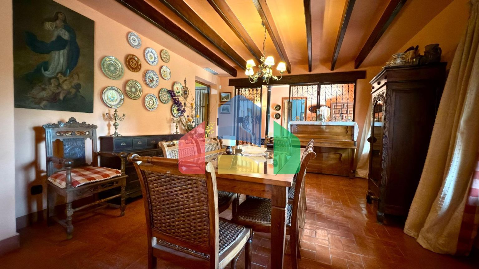 Великолепная вилла с сельскохозяйственным участком площадью 30 000 м и туристической лицензией.