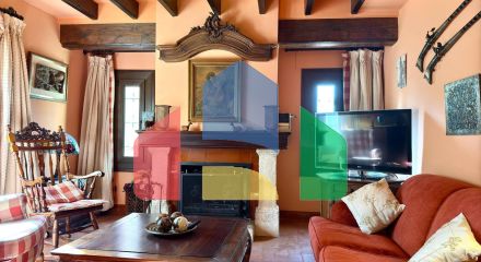 Великолепная вилла с сельскохозяйственным участком площадью 30 000 м и туристической лицензией.