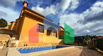 Chalet for Sale in Relleu – Quiet Retreat Awaits!
