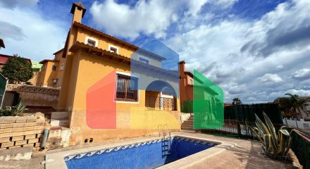 Chalet for Sale in Relleu – Quiet Retreat Awaits!