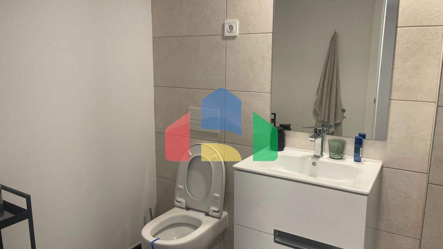 АРЕНДА КОТТЕДЖА С ОДНИМ СОСЕДОМ-СТУДЕНТОМ, Villaviciosa de Odón, Madrid