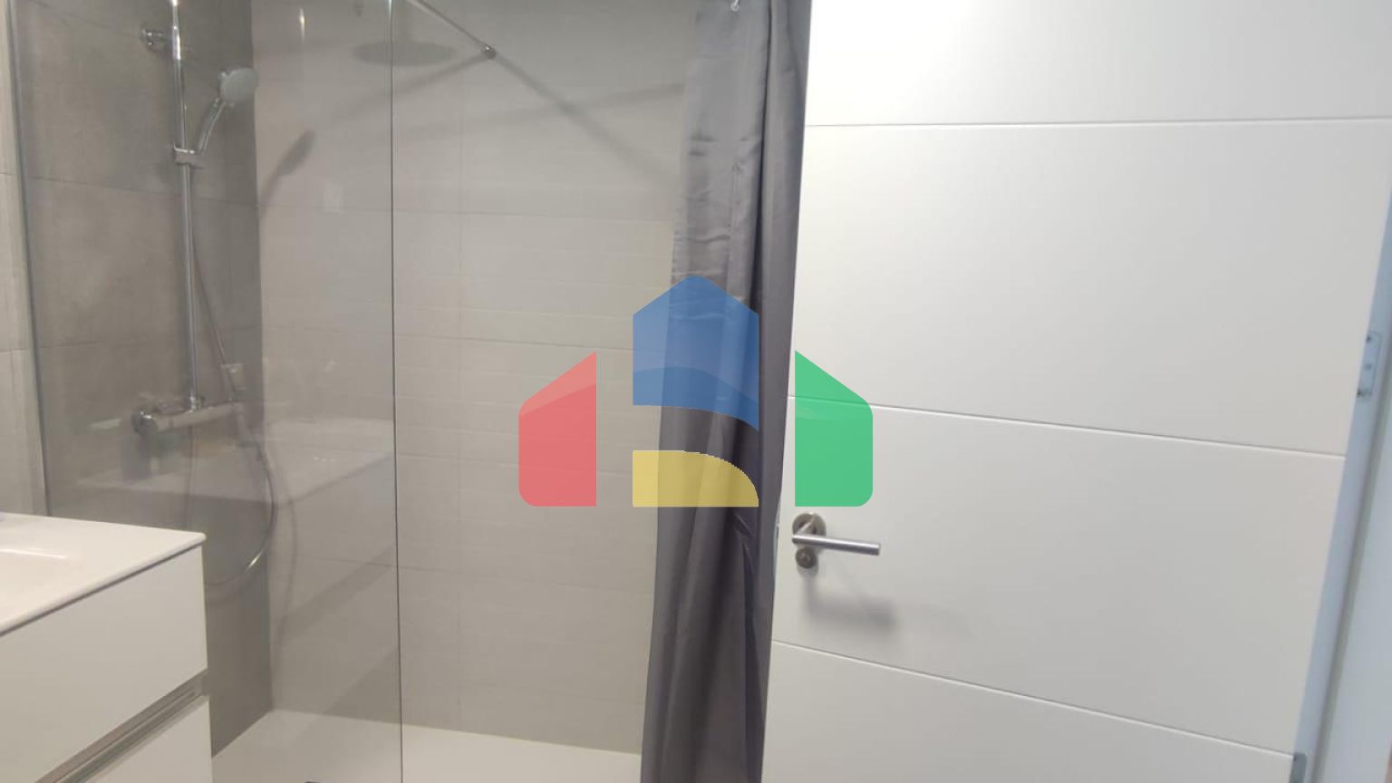 АРЕНДА КОТТЕДЖА С ОДНИМ СОСЕДОМ-СТУДЕНТОМ, Villaviciosa de Odón, Madrid