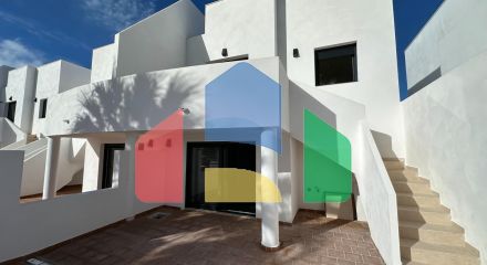 Эксклюзивные таунхаусы в Олива Нова: стиль, комфорт и море всего в 500 м