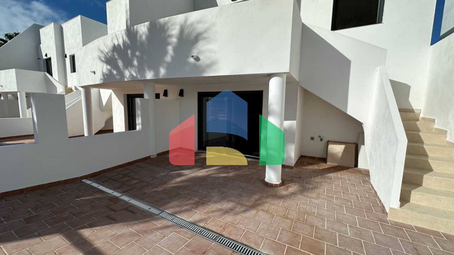 Эксклюзивные таунхаусы в Олива Нова: стиль, комфорт и море всего в 500 м