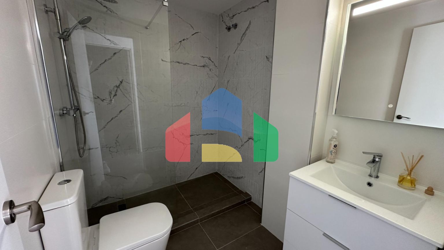 Эксклюзивные таунхаусы в Олива Нова: стиль, комфорт и море всего в 500 м