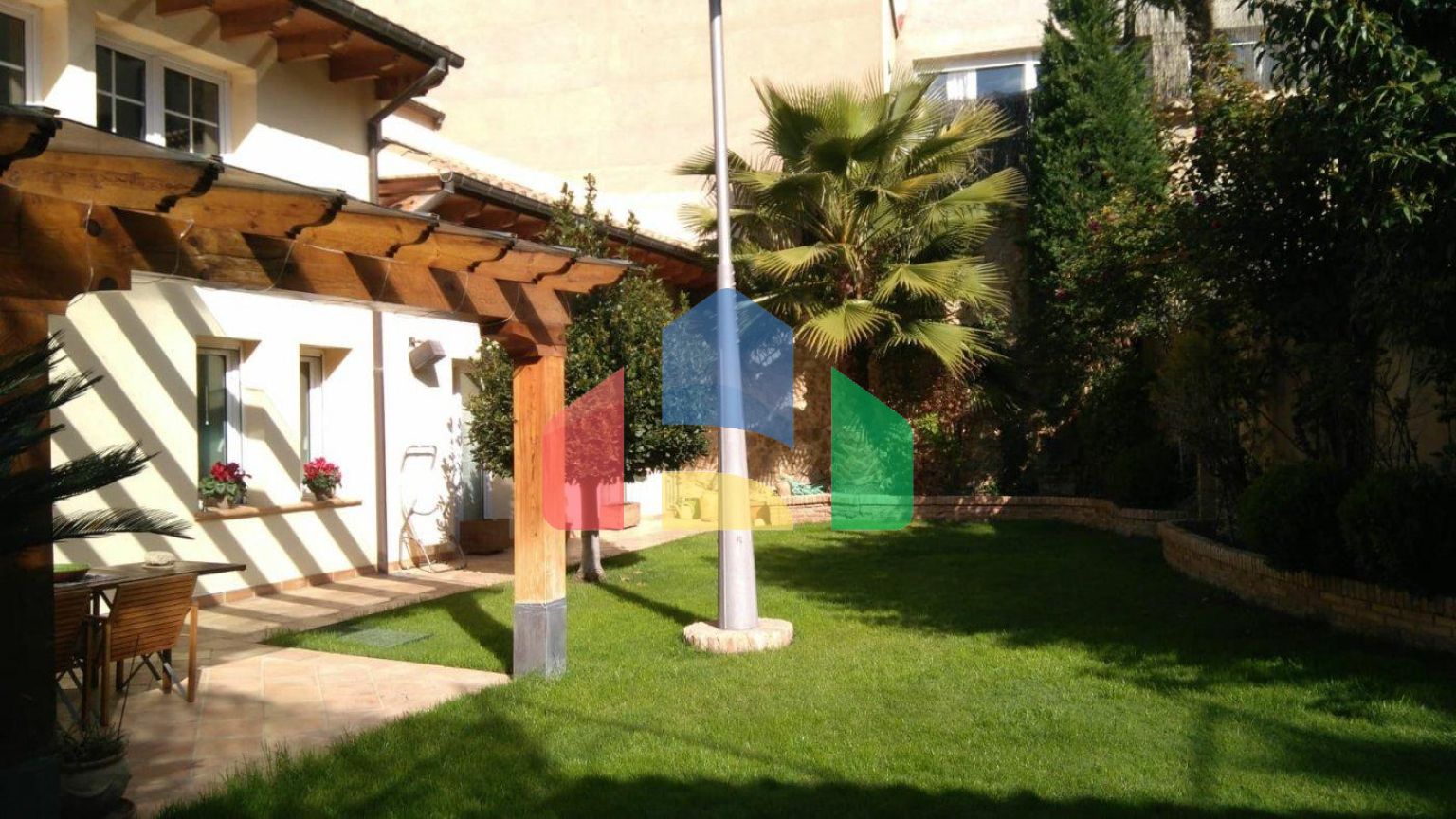 ВИЛЛА НА ПРОДАЖУ В БАНЬЕРЕ ДЕ МАРИОЛА