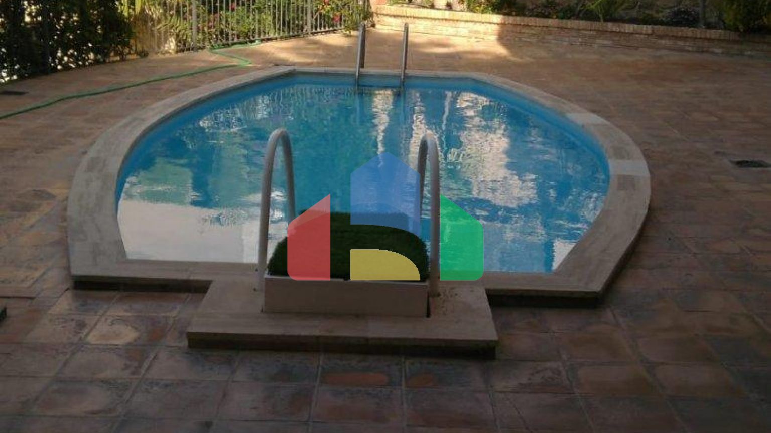 ВИЛЛА НА ПРОДАЖУ В БАНЬЕРЕ ДЕ МАРИОЛА