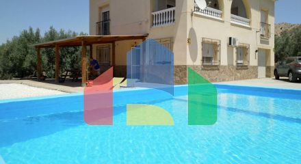 HOUSE WITH LAND MORE THAN 4400 m2. PRIVATE POOL. LANDSCAPE VIEWS.