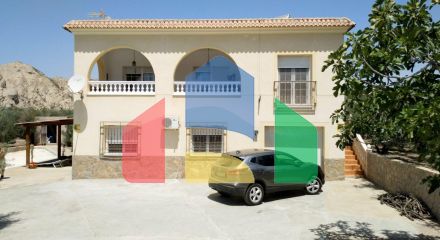 HOUSE WITH LAND MORE THAN 4400 m2. PRIVATE POOL. LANDSCAPE VIEWS.