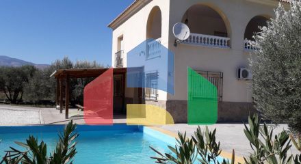 HOUSE WITH LAND MORE THAN 4400 m2. PRIVATE POOL. LANDSCAPE VIEWS.