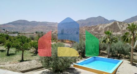 ДОМ С БАССЕЙНОМ В ГОРАХ. С ШИКАРНЫМ ВИДОМ. И ТЕРРИТОРИЕЙ БОЛЬШЕ 4400 м2