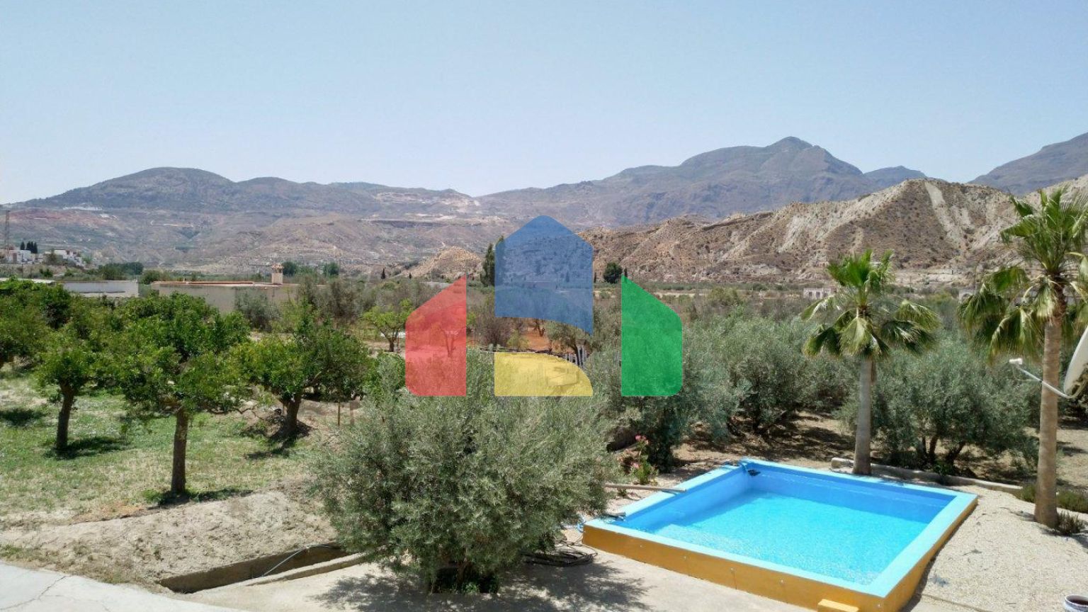 ДОМ С БАССЕЙНОМ В ГОРАХ. С ШИКАРНЫМ ВИДОМ. И ТЕРРИТОРИЕЙ БОЛЬШЕ 4400 м2