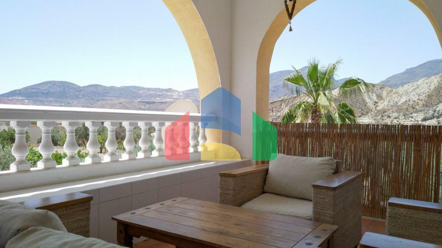 ДОМ С БАССЕЙНОМ В ГОРАХ. С ШИКАРНЫМ ВИДОМ. И ТЕРРИТОРИЕЙ БОЛЬШЕ 4400 м2