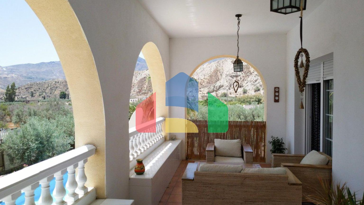 ДОМ С БАССЕЙНОМ В ГОРАХ. С ШИКАРНЫМ ВИДОМ. И ТЕРРИТОРИЕЙ БОЛЬШЕ 4400 м2