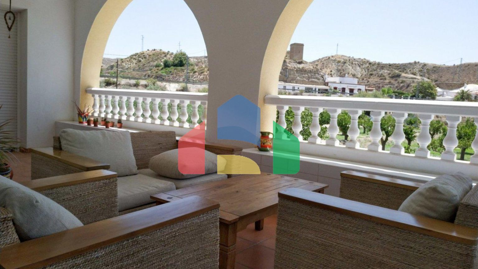 ДОМ С БАССЕЙНОМ В ГОРАХ. С ШИКАРНЫМ ВИДОМ. И ТЕРРИТОРИЕЙ БОЛЬШЕ 4400 м2