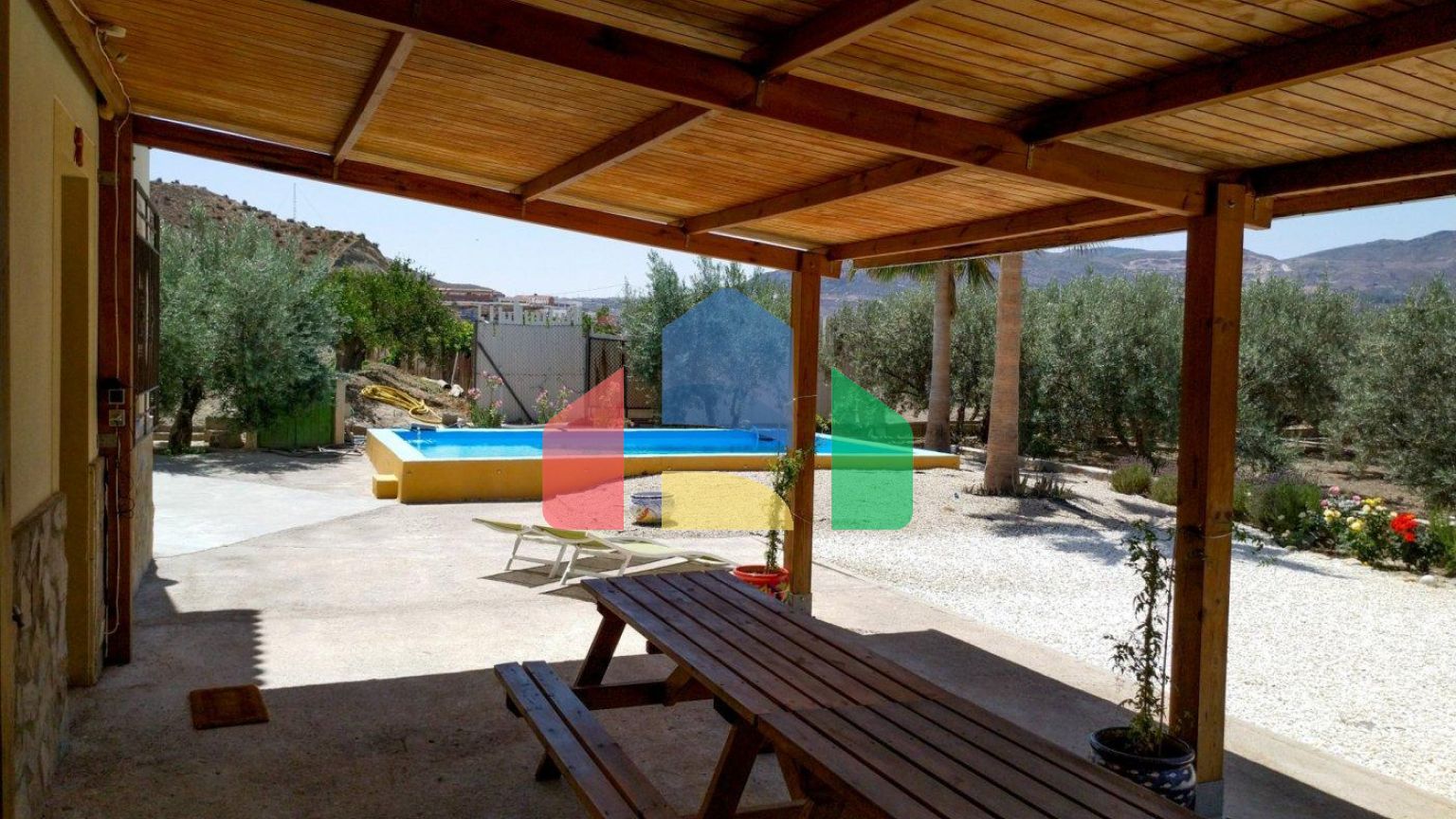 ДОМ С БАССЕЙНОМ В ГОРАХ. С ШИКАРНЫМ ВИДОМ. И ТЕРРИТОРИЕЙ БОЛЬШЕ 4400 м2