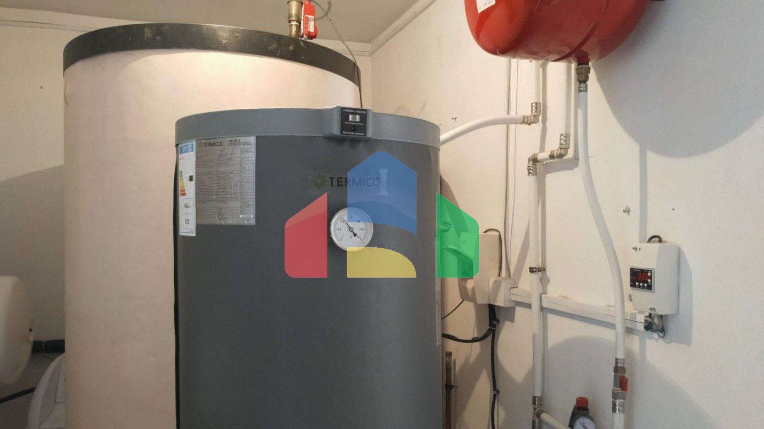 ДОМ С БАССЕЙНОМ В ГОРАХ. С ШИКАРНЫМ ВИДОМ. И ТЕРРИТОРИЕЙ БОЛЬШЕ 4400 м2