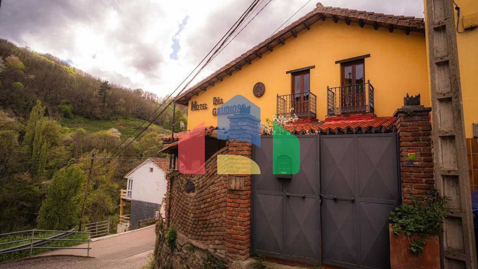 Отель в Пола дэ Лена