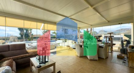 Просторная недавно отремонтированная вилла с участком 3600 м2 и собственным бассейном.