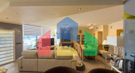 Просторная недавно отремонтированная вилла с участком 3600 м2 и собственным бассейном. Просторная недавно отремонтированная вилла с участком 3600 м2 и собственным бассейном.