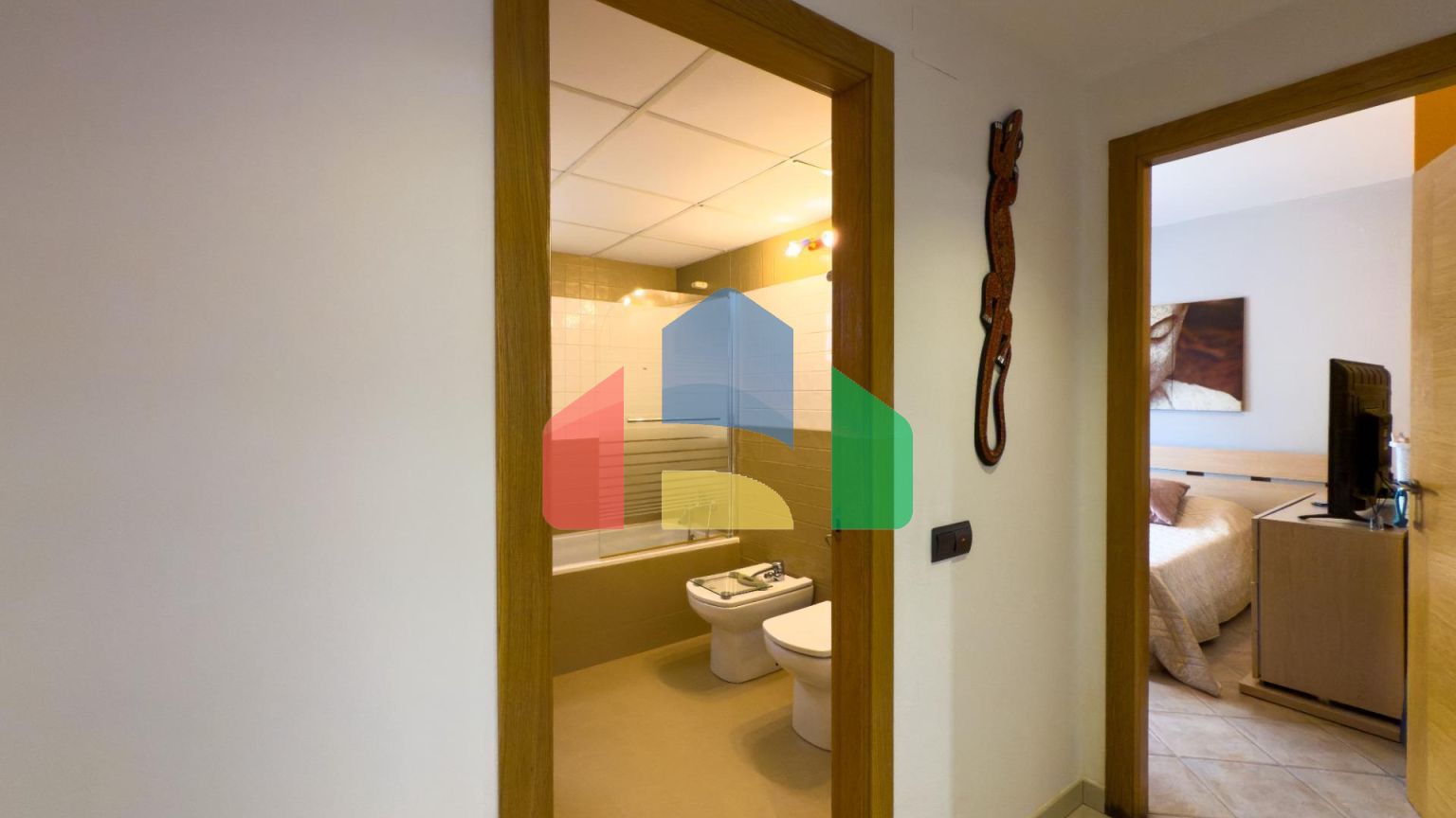 Просторная недавно отремонтированная вилла с участком 3600 м2 и собственным бассейном.