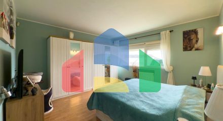 Просторная недавно отремонтированная вилла с участком 3600 м2 и собственным бассейном. Просторная недавно отремонтированная вилла с участком 3600 м2 и собственным бассейном.