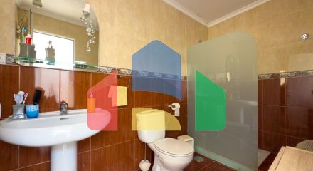 Просторная недавно отремонтированная вилла с участком 3600 м2 и собственным бассейном. Просторная недавно отремонтированная вилла с участком 3600 м2 и собственным бассейном.