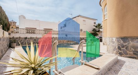 Вилла в испанском стиле в эксклюзивном районе вилл